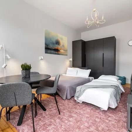 Charming In Old Town Апартаменты